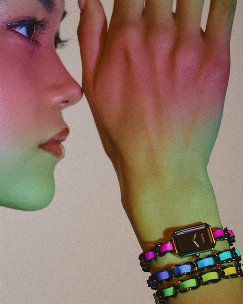 Chanel限量Electro膠囊系列「集合J12、Première等4大香奈兒腕表」披上電音彩虹光譜-復(fù)刻表