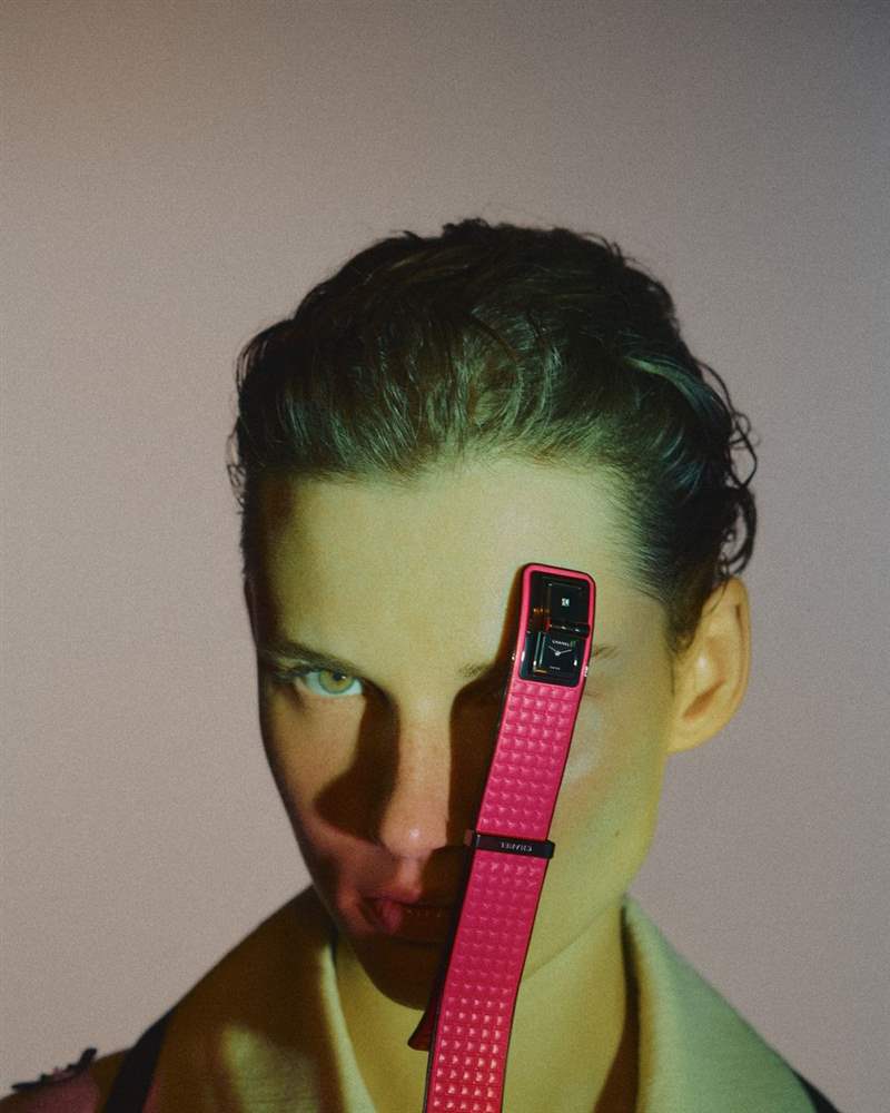 Chanel限量Electro膠囊系列「集合J12、Première等4大香奈兒腕表」披上電音彩虹光譜-復(fù)刻表