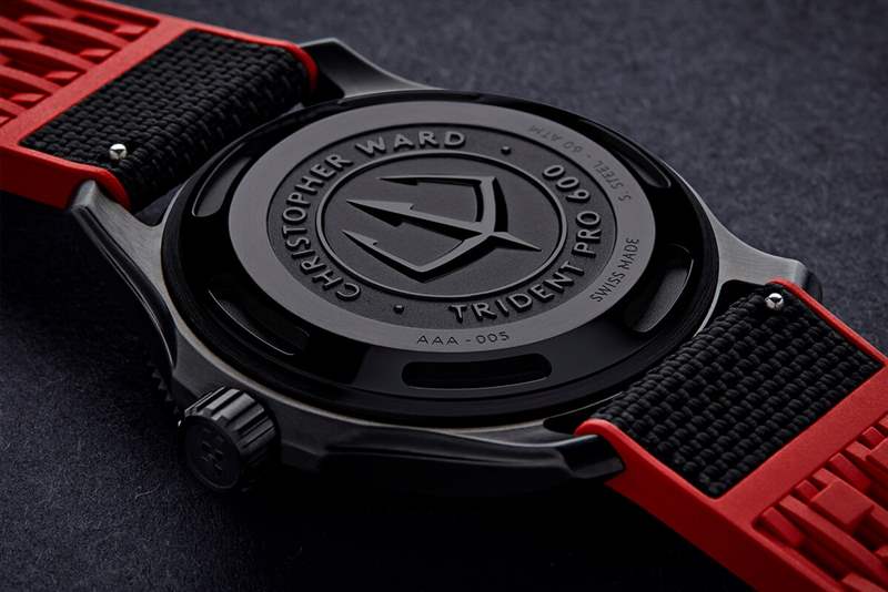 克里斯托弗-沃德C60 Abyss黑色不銹鋼DLC拉絲手表-復刻表