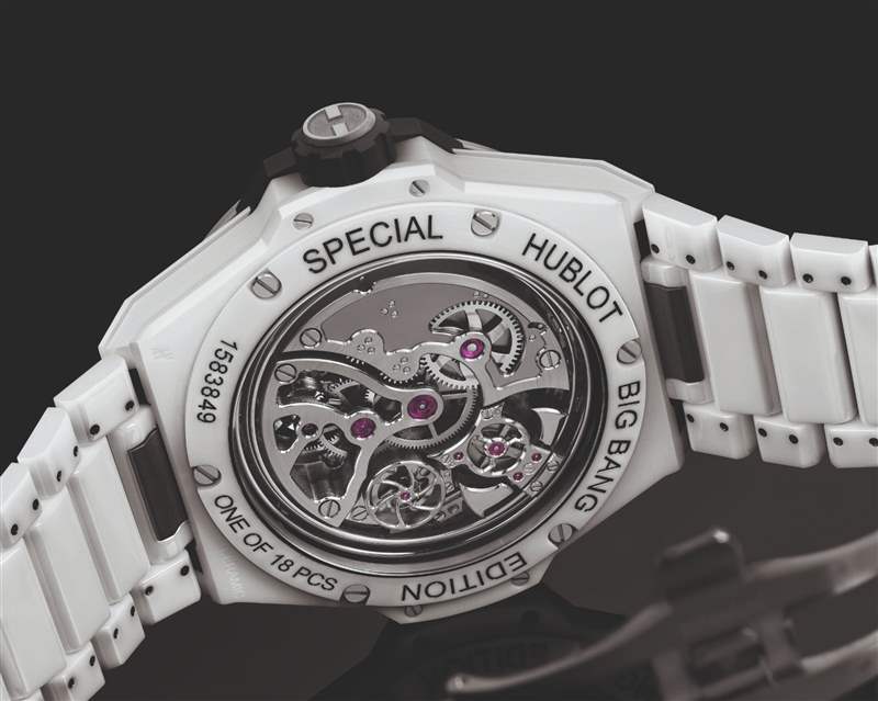 HUBLOT宇舶極致工藝表現(xiàn)一體式陶瓷陀飛輪三問腕表技術(shù)要求極高-復(fù)刻表