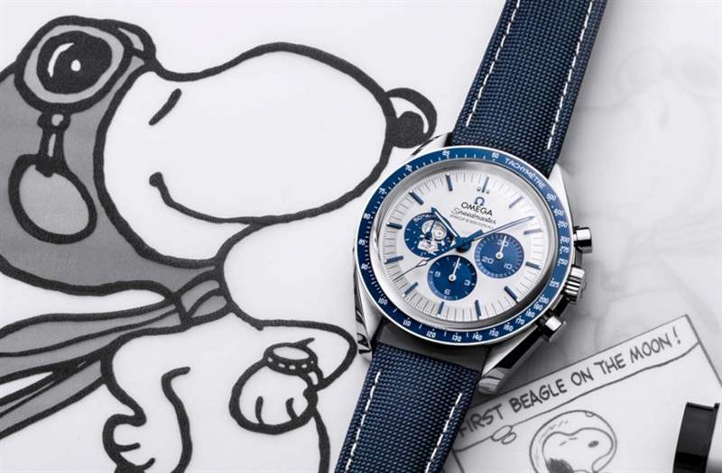 Omega Speedmaster Silver Snoopy Award 50周年腕表! 第三代Snoopy版絕對(duì)是Speedmaster迷務(wù)必入手之一枚!