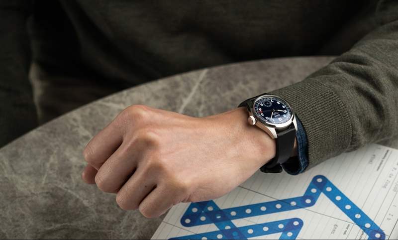 這款實用經典，藏著讓人會心一笑的趣味｜Oris Big Crown Calibre 403指針式日歷表-復刻表