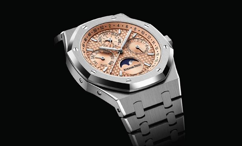 鮭魚面、鈦金屬表殼!愛彼皇家橡樹萬年歷限量版走出日本,全球發行-復刻表