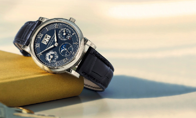 朗格Langematik Perpetual 20周年藍面限量版,標志性大日期萬年歷新款亮相-復刻表