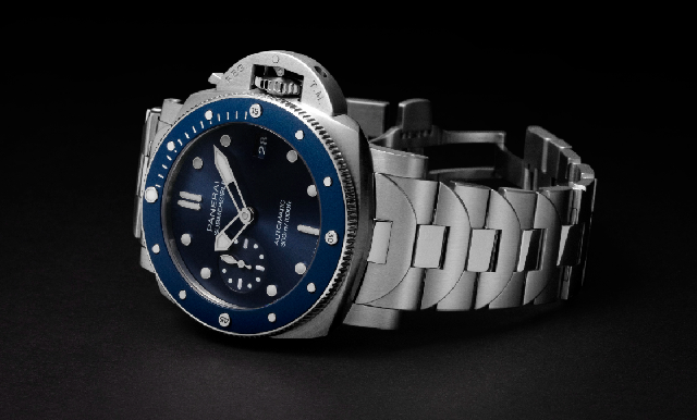 沛納海Submersible 42mm首次搭配精鋼鏈帶!Submersible Blu Notte藍(lán)面藍(lán)圈,型格亮相-復(fù)刻表