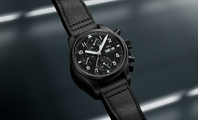 致敬傳奇黑陶瓷先驅(qū)| IWC 飛行員計時腕表「致敬3705」特別版-復(fù)刻表