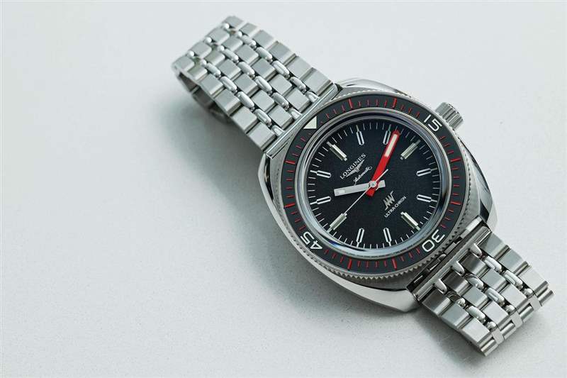 重新踏入高振頻世界！浪琴發(fā)表全新Ultra-Chron超級(jí)天文臺(tái)腕表-復(fù)刻表