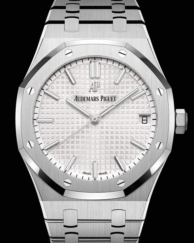 15450ST銀面目前二級(jí)市場(chǎng)價(jià)格約40,100美金(Source:IG@audemarspiguet) AP皇家橡樹絕版15450ST手表最新行情藍(lán)色面盤比灰銀款貴2萬美金-復(fù)刻表