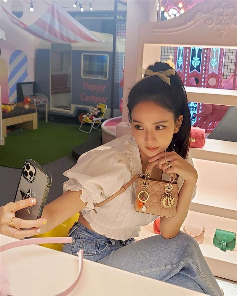 BLACKPINK Jisoo私服珠寶手表造型特搜! Jisoo私服珠寶手表造型特搜!「卡地亞Tank表、LOVE戒指」打造都會個性范本-復刻表