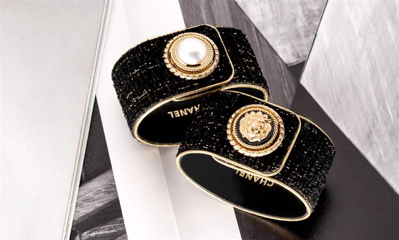 小黑外套的珠寶鈕扣|CHANEL Mademoiselle Privé Bouton鈕扣腕表-復刻表