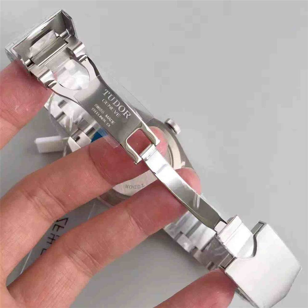 ZF廠帝舵碧灣系列M79230R-0003小紅盾復刻表做工怎么樣-復刻表