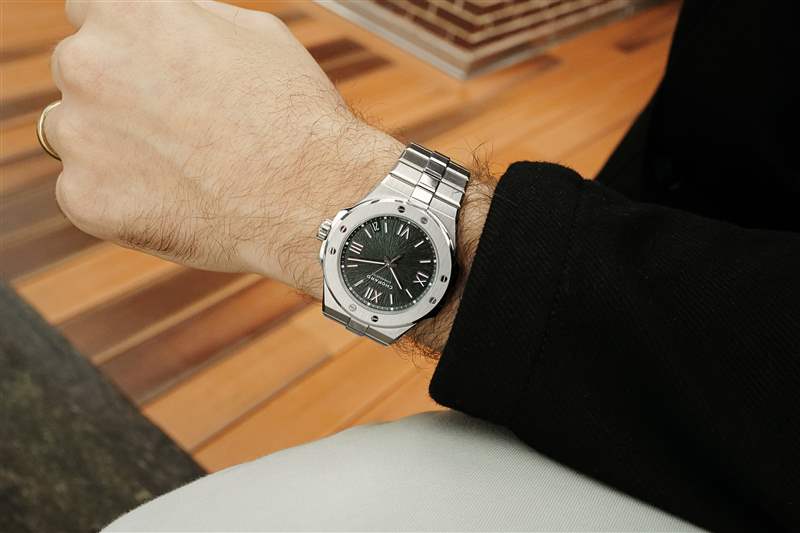 正在推出蕭邦宣布一只新的綠色高山鷹-復(fù)刻表