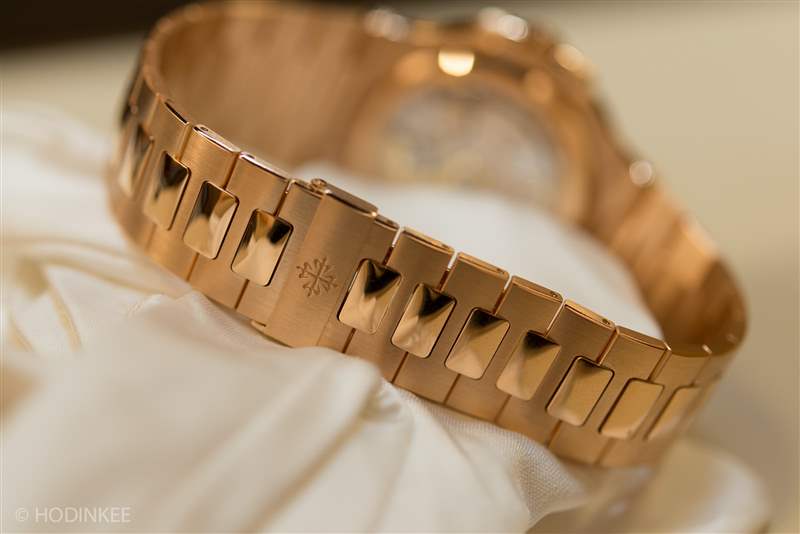 介紹百達(dá)翡麗鸚鵡螺 5711-復(fù)刻表