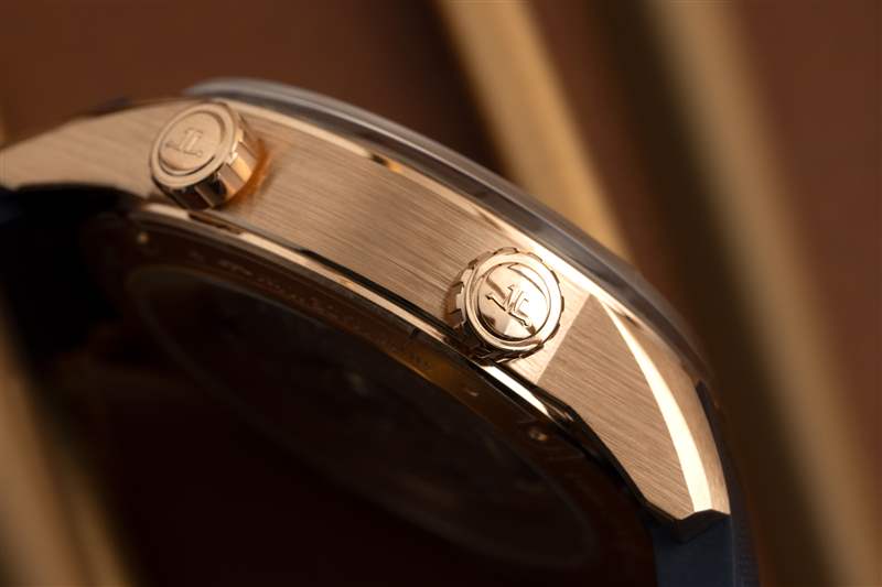 隆重推出積家北極星萬年歷-復刻表