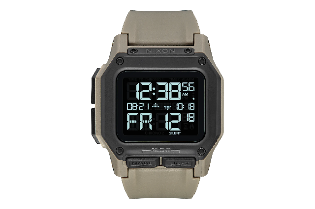 看電影琳達(dá)漢密爾頓殺死了戴著數(shù)字尼克松手表的電子人，在她的回歸中飾演莎拉康納在“終結(jié)者：黑暗命運(yùn)”中-復(fù)刻表