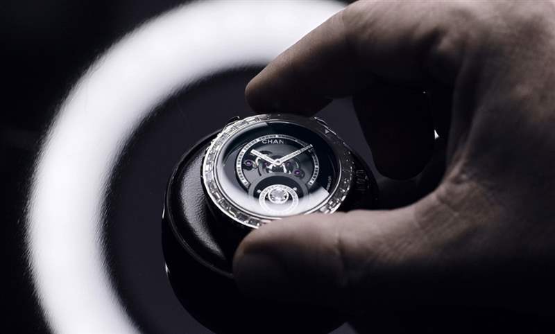 放膽想像！CHANEL高級(jí)制表所締造的那些前所未見(jiàn)-復(fù)刻表