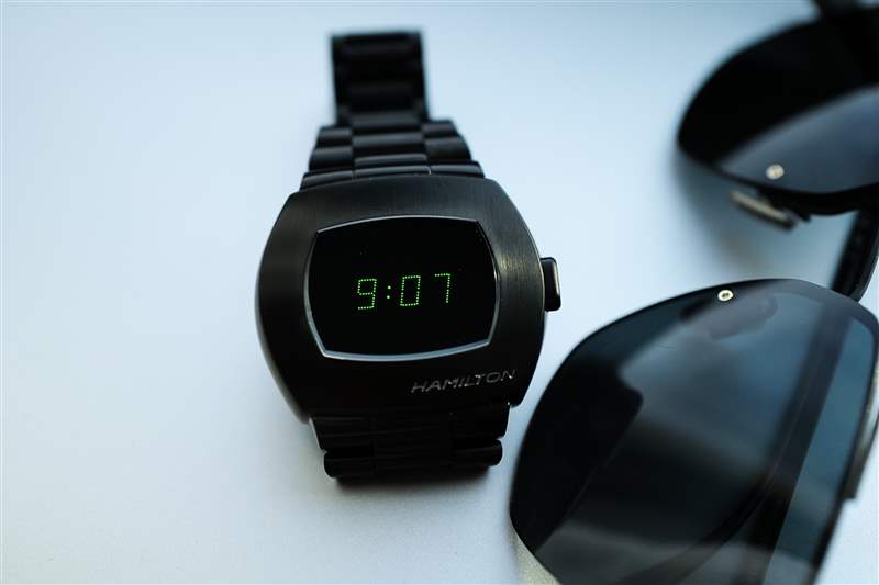 親身體驗我們參加了“黑客帝國”首映式，并在大屏幕上看到了一些漢密爾頓手表-復刻表