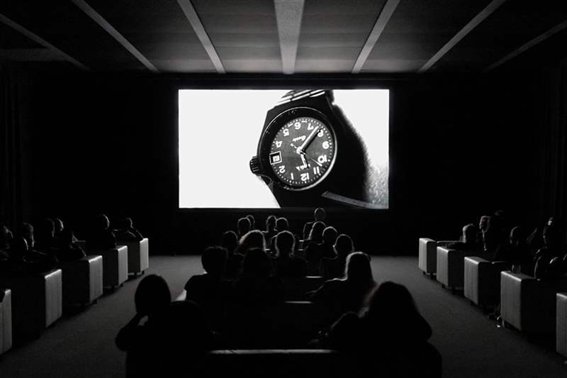 時(shí)間文化這個(gè)聰明的在線“文學(xué)時(shí)鐘”是由杰克·凱魯亞克、弗吉尼亞·伍爾夫和村上春樹驅(qū)動(dòng)的-復(fù)刻表