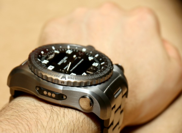 百年靈Emergency II動手實踐:腕表中真正的全球救援燈塔-復刻表