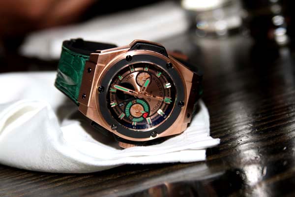 恒寶_25 拳擊傳奇的Hublot手表和拍賣會(huì)-復(fù)刻表