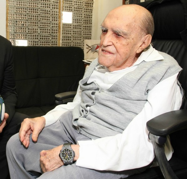 奧斯卡·內邁耶宇舶表 為建筑師奧斯卡·尼邁耶設計的Hublot Big Bang腕表-復刻表