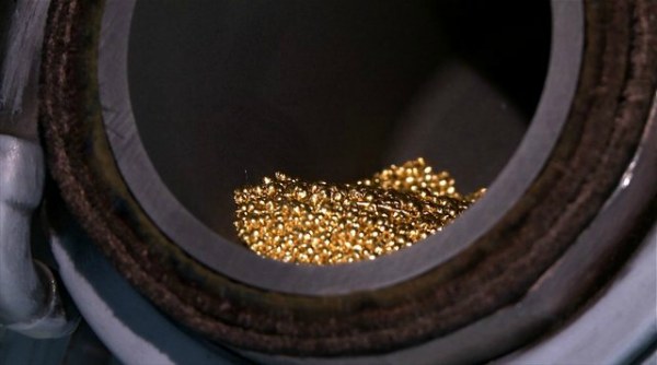 陶瓷金魔法 宇舶推出防刮“魔法金”腕表-復刻表