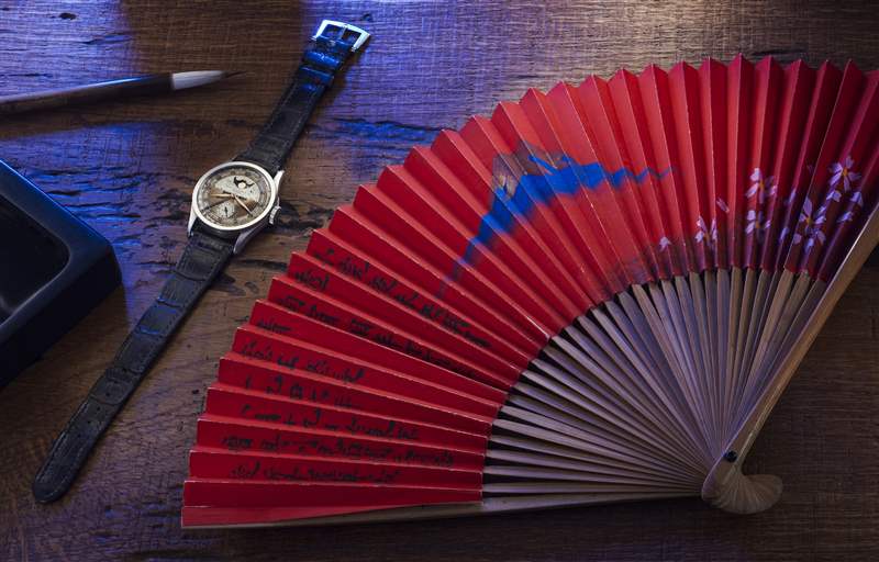 由溥儀親自題詞的紙扇(圖片來源:富藝斯) 極罕百達(dá)翡麗天價成交創(chuàng)紀(jì)錄末代皇帝溥儀珍藏世上僅8枚-復(fù)刻表