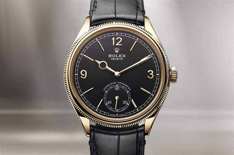 勞力士2023年推出新的正裝表系列1908,帶有向品牌起源致敬的意義。 (Rolex官網) 勞力士1908正裝表透明底蓋增賞玩性名字背后意義非凡-復刻表