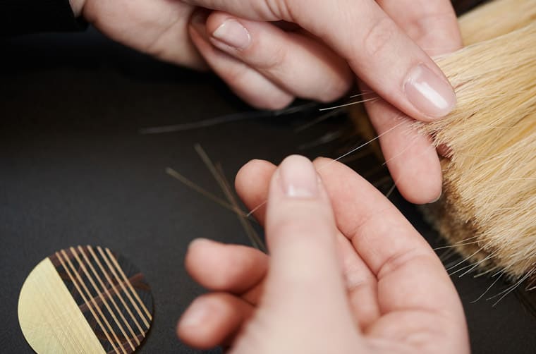 愛馬仕Slim d'Hermès懷表以馬鬃細工鑲嵌搭配雕刻工藝詮釋駿馬絲巾主題-復刻表